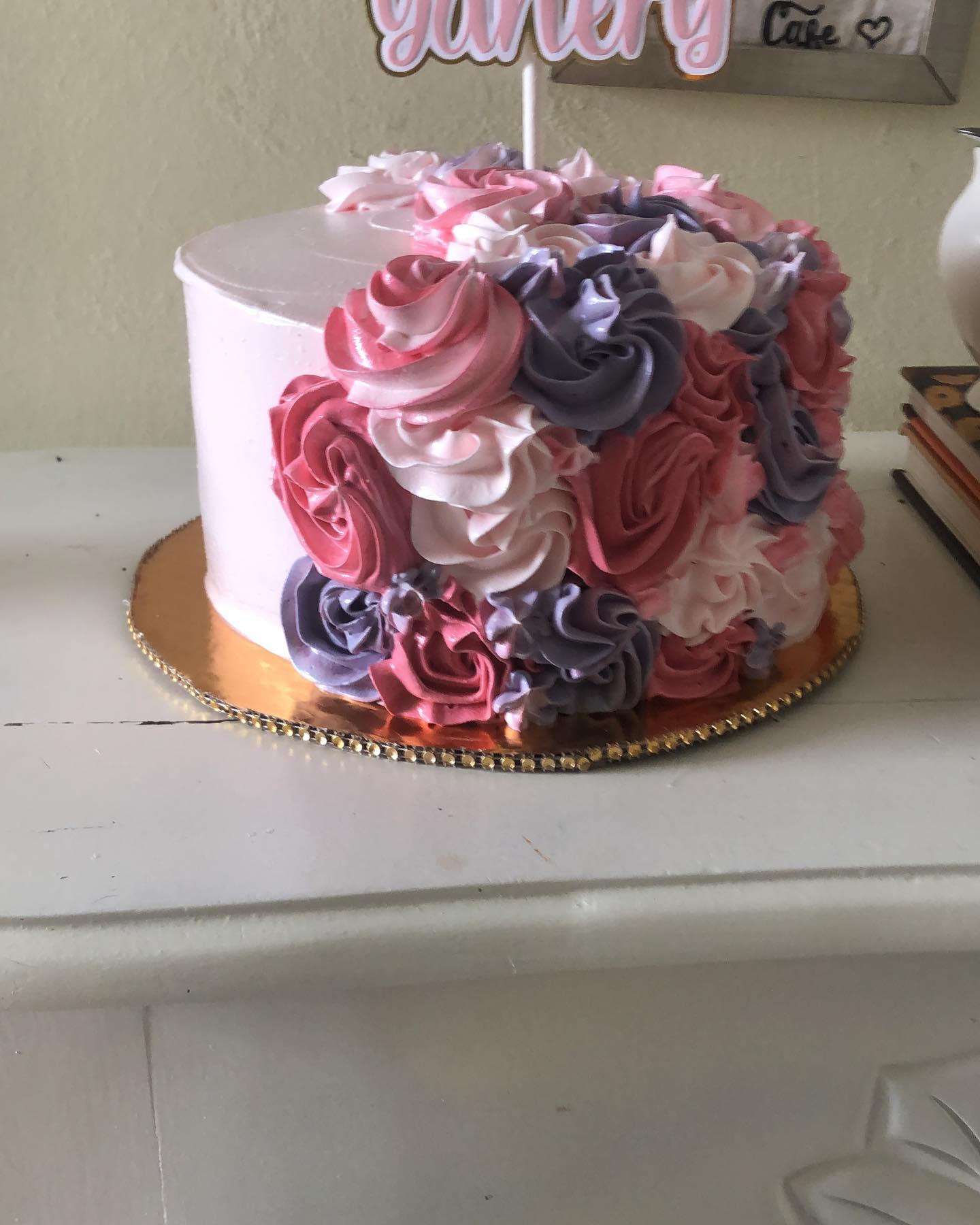 Bizcocho de boda rosetas